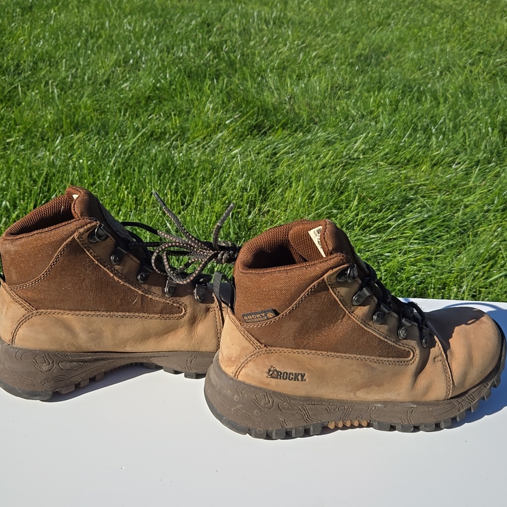 Girls Youth Hunting Tan and Brown Boots